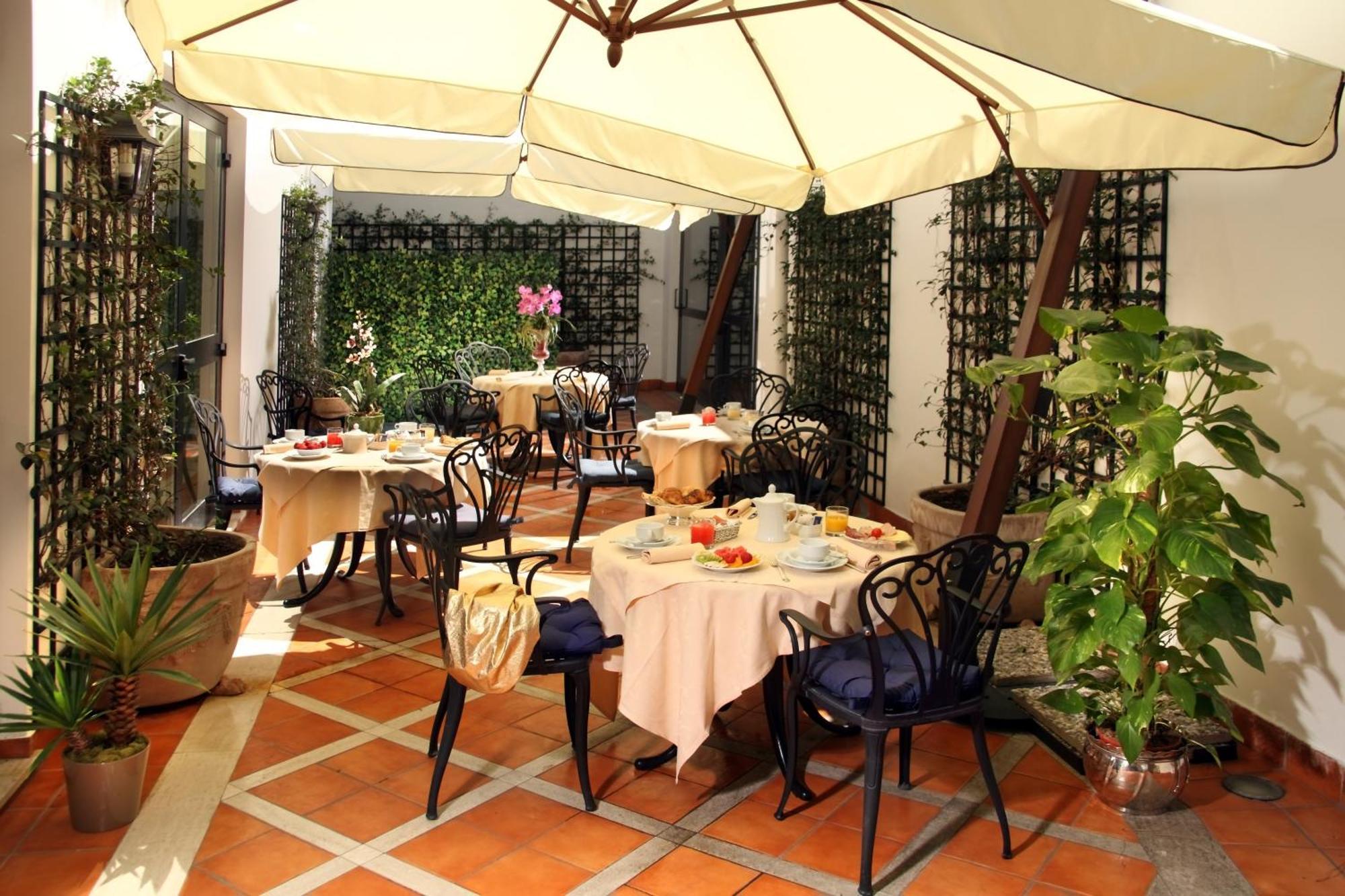 Hotel Donna Laura Palace 4*